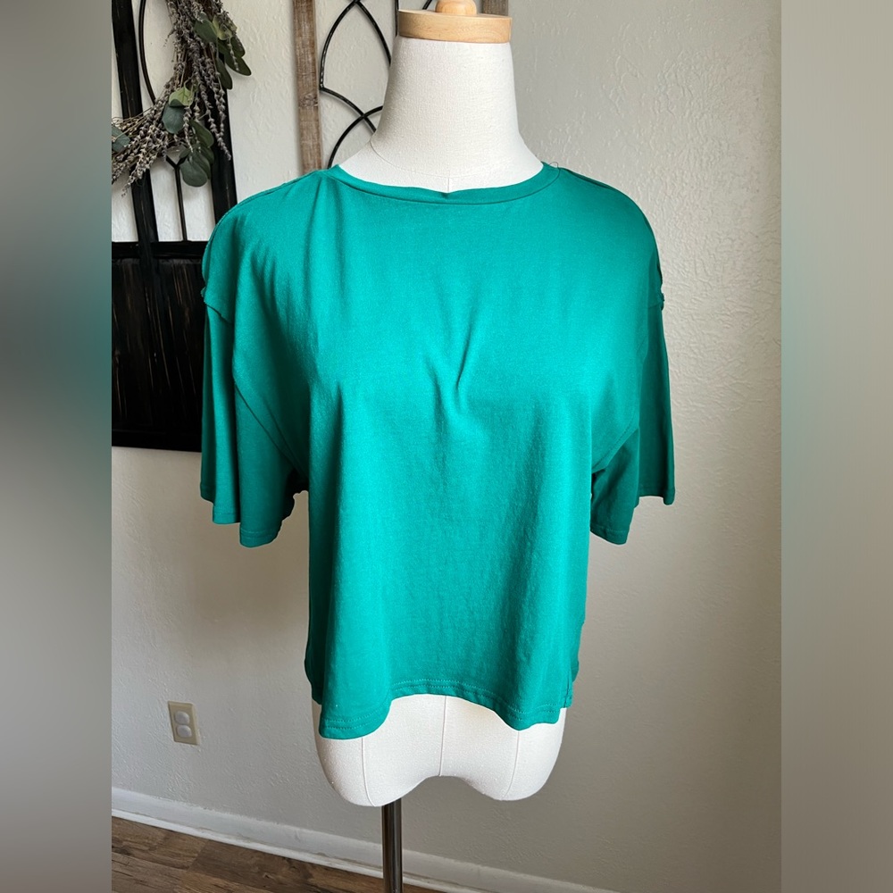 Kelly Green BaeVely Tee with Seam Detail New with Tags size medium